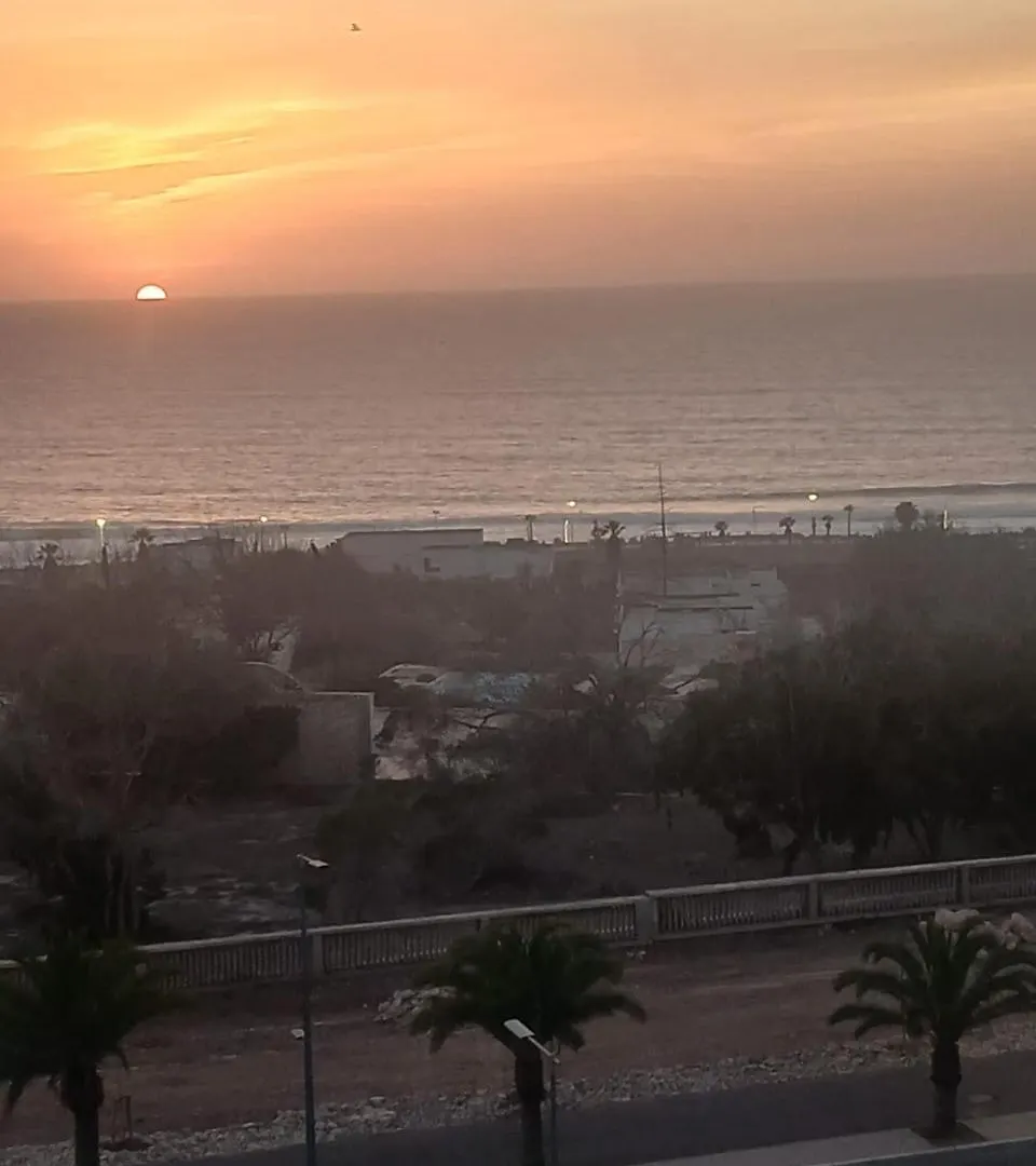 Appartement De Luxe Vue Mer Avec Climatisation ! A 5 Minutes A Pied De La Plage ! A Environ 6 Minutes En Voiture Du Centre D'Agadir Et A 10 Minutes En Voiture De Taghazout ! 0*, Agadir