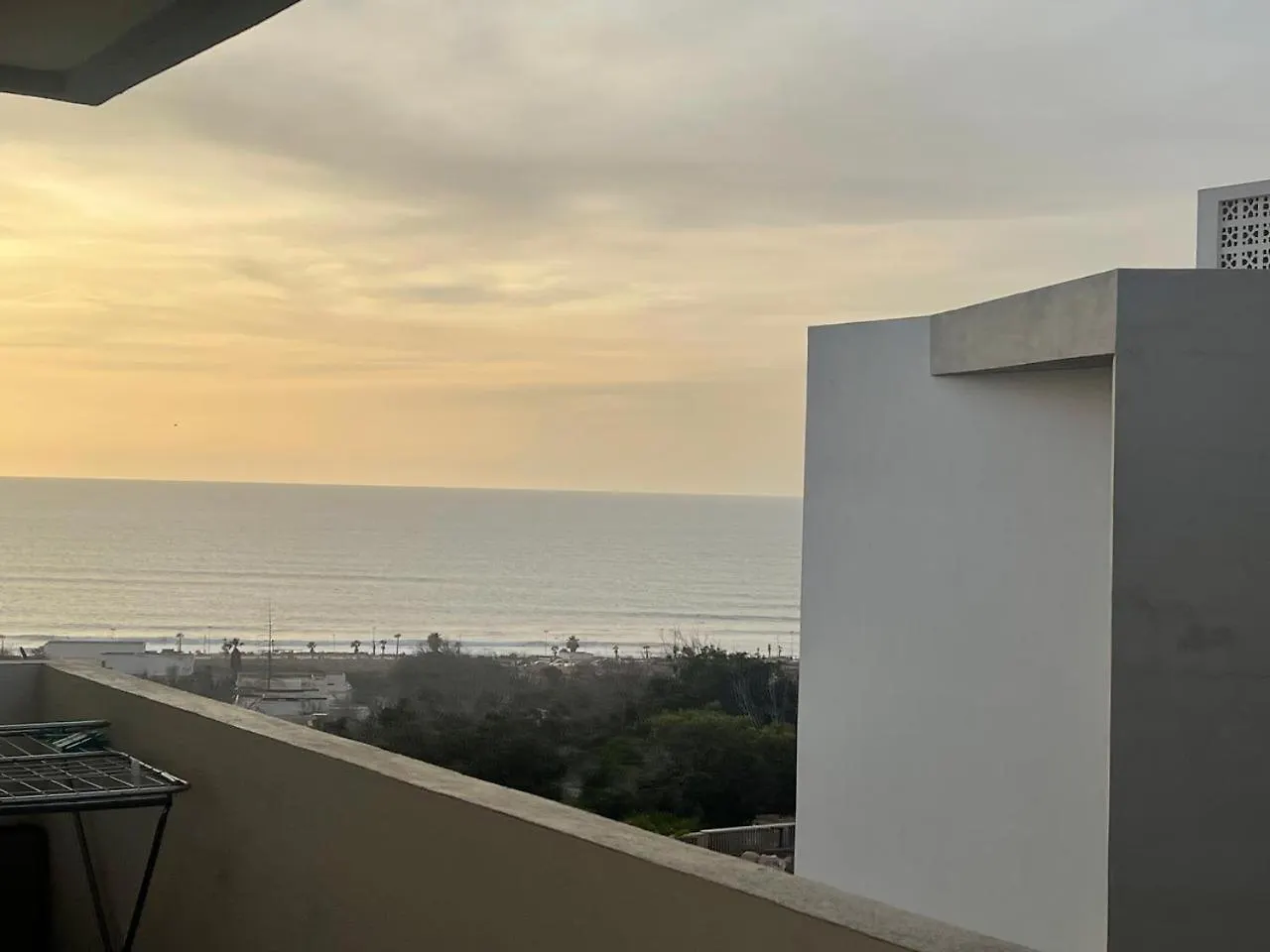 Appartement De Luxe Vue Mer Avec Climatisation ! A 5 Minutes A Pied De La Plage ! A Environ 6 Minutes En Voiture Du Centre D'Agadir Et A 10 Minutes En Voiture De Taghazout !