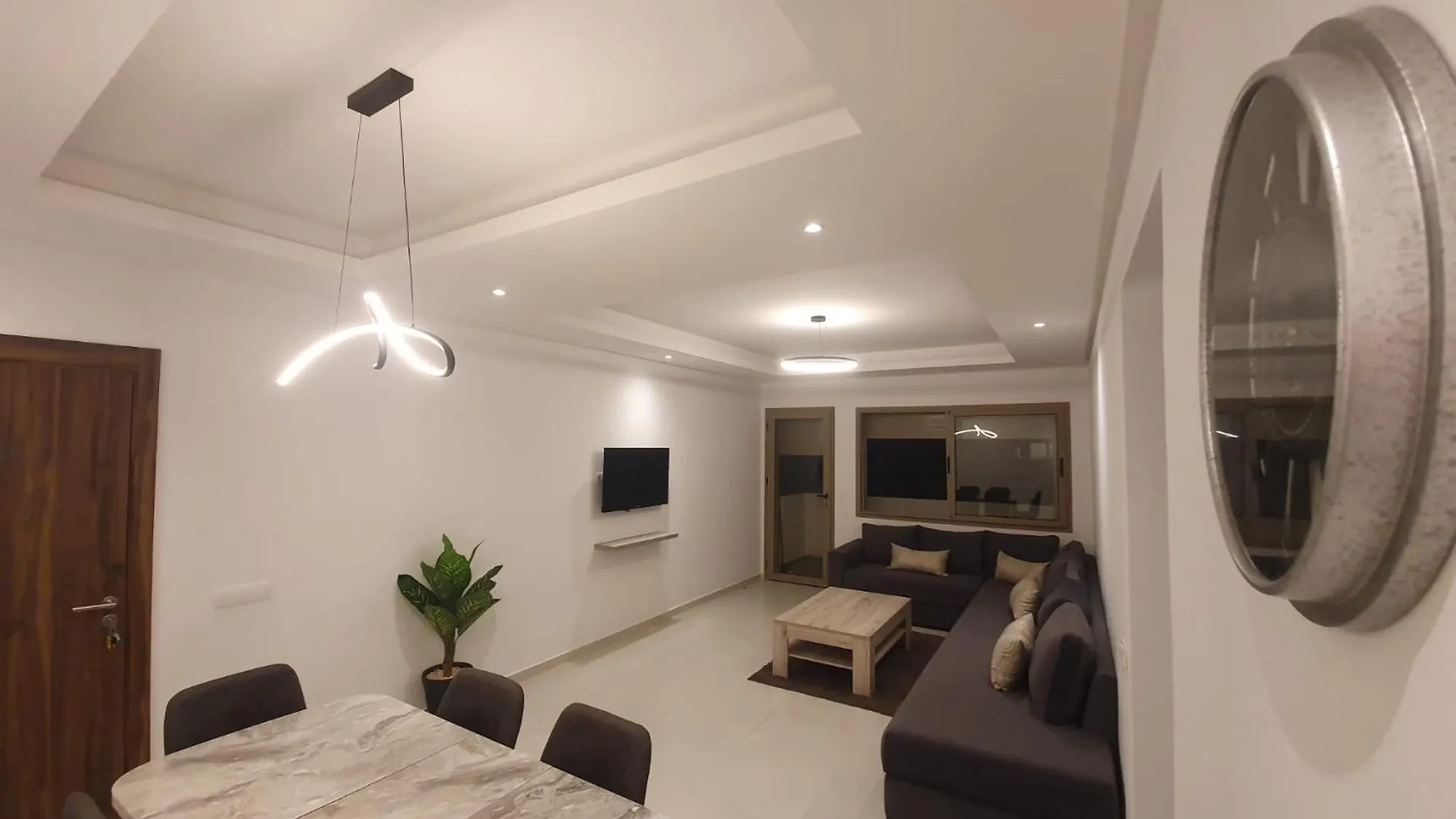 Appartement De Luxe Vue Mer Avec Climatisation ! A 5 Minutes A Pied De La Plage ! A Environ 6 Minutes En Voiture Du Centre D'Agadir Et A 10 Minutes En Voiture De Taghazout ! Apartman Agadir