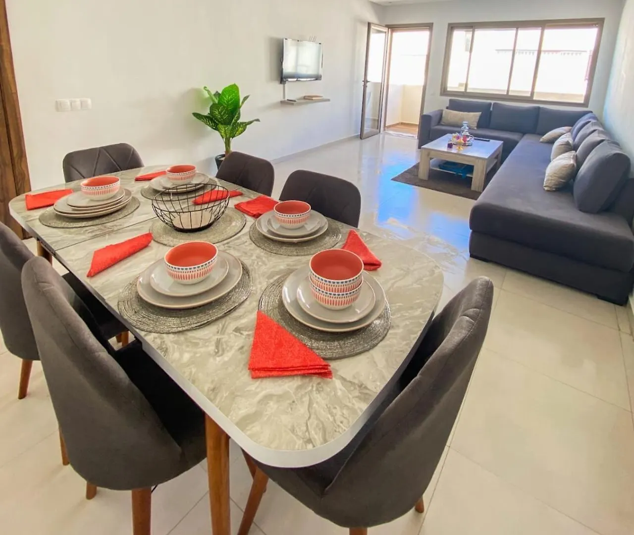 Apartman Appartement De Luxe Vue Mer Avec Climatisation ! A 5 Minutes A Pied De La Plage ! A Environ 6 Minutes En Voiture Du Centre D'Agadir Et A 10 Minutes En Voiture De Taghazout !