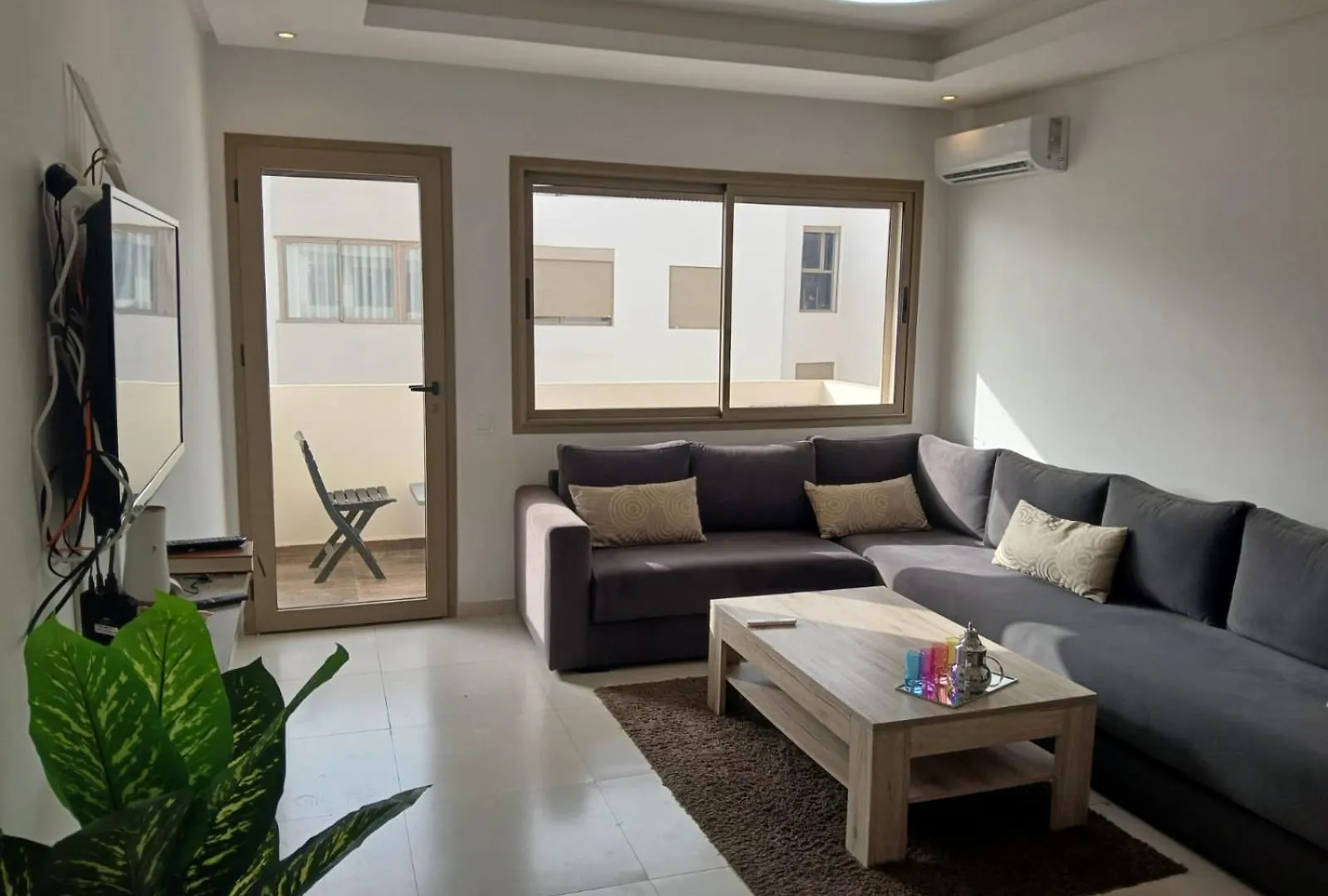 Appartement De Luxe Vue Mer Avec Climatisation ! A 5 Minutes A Pied De La Plage ! A Environ 6 Minutes En Voiture Du Centre D'Agadir Et A 10 Minutes En Voiture De Taghazout !